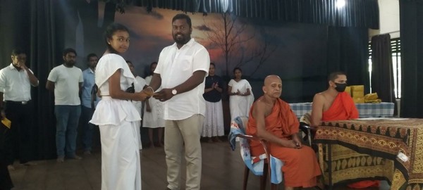scholarship grants to low income school children in Grama Niladhari Vasam 