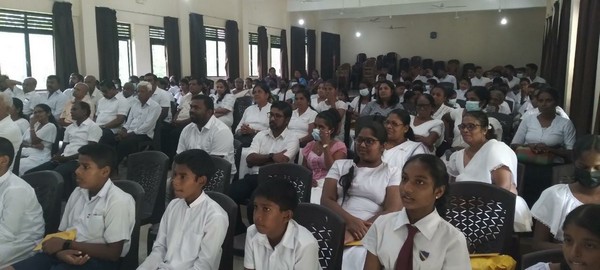 scholarship grants to low income school children in Grama Niladhari Vasam 3