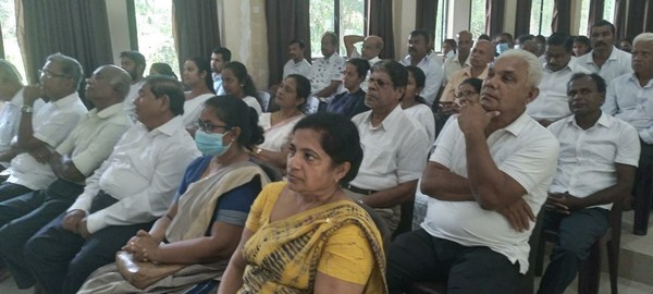 scholarship grants to low income school children in Grama Niladhari Vasam 6