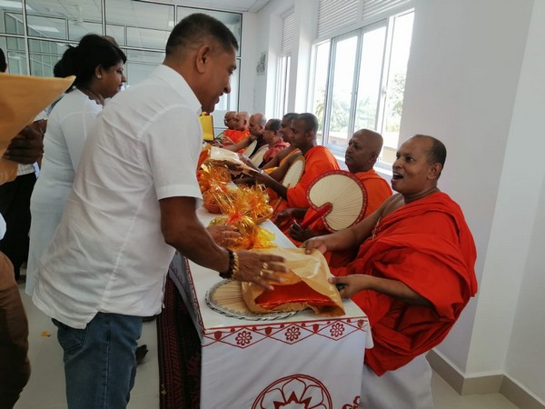 SangithaDakshinainsideNewBuildingHomagamaDS 21