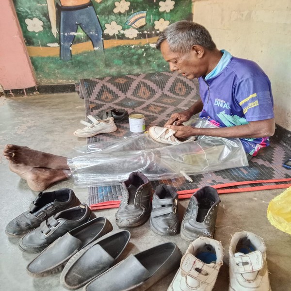 20250730schoolshoesrepair 3