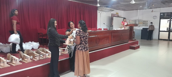 Providing pahanthira production equipment for low-income house-headed female families / Homagama