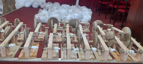 Providing pahanthira production equipment for low-income house-headed female families / Homagama