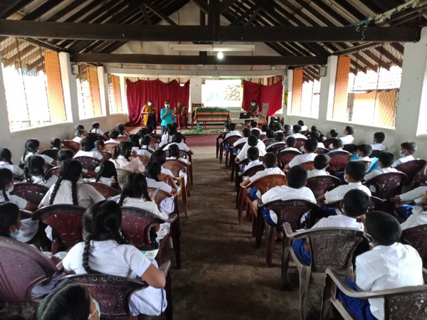 An awareness program for Grade 5 students about local plants at Homagama (2022-10-13)