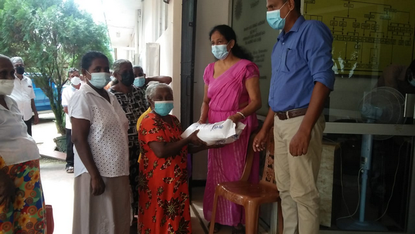 Distribution of essential food received under Indian subsidy / Homagama(2022-07-06)