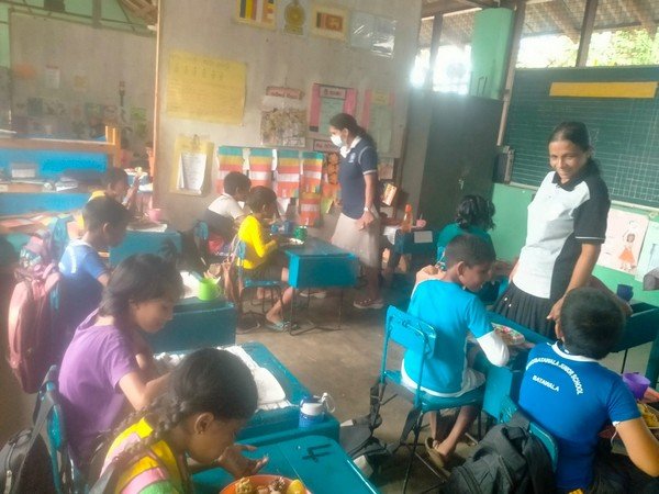 A lunch from the Homagama Divisional Secretariat for the students of Batawala Primary School (2023-01-18)