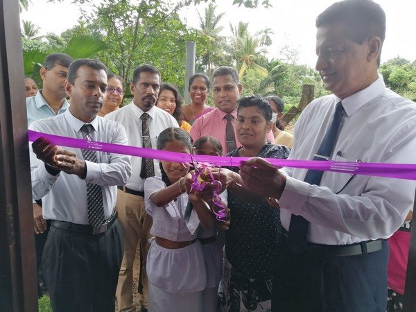 Handover of "Diriya" home to Diriya Kataka at Homagama Uduwana (2023-10-20)