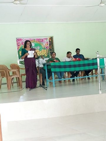 Homagama women preparing to generate income through natural plant leaves (2023-12-17)